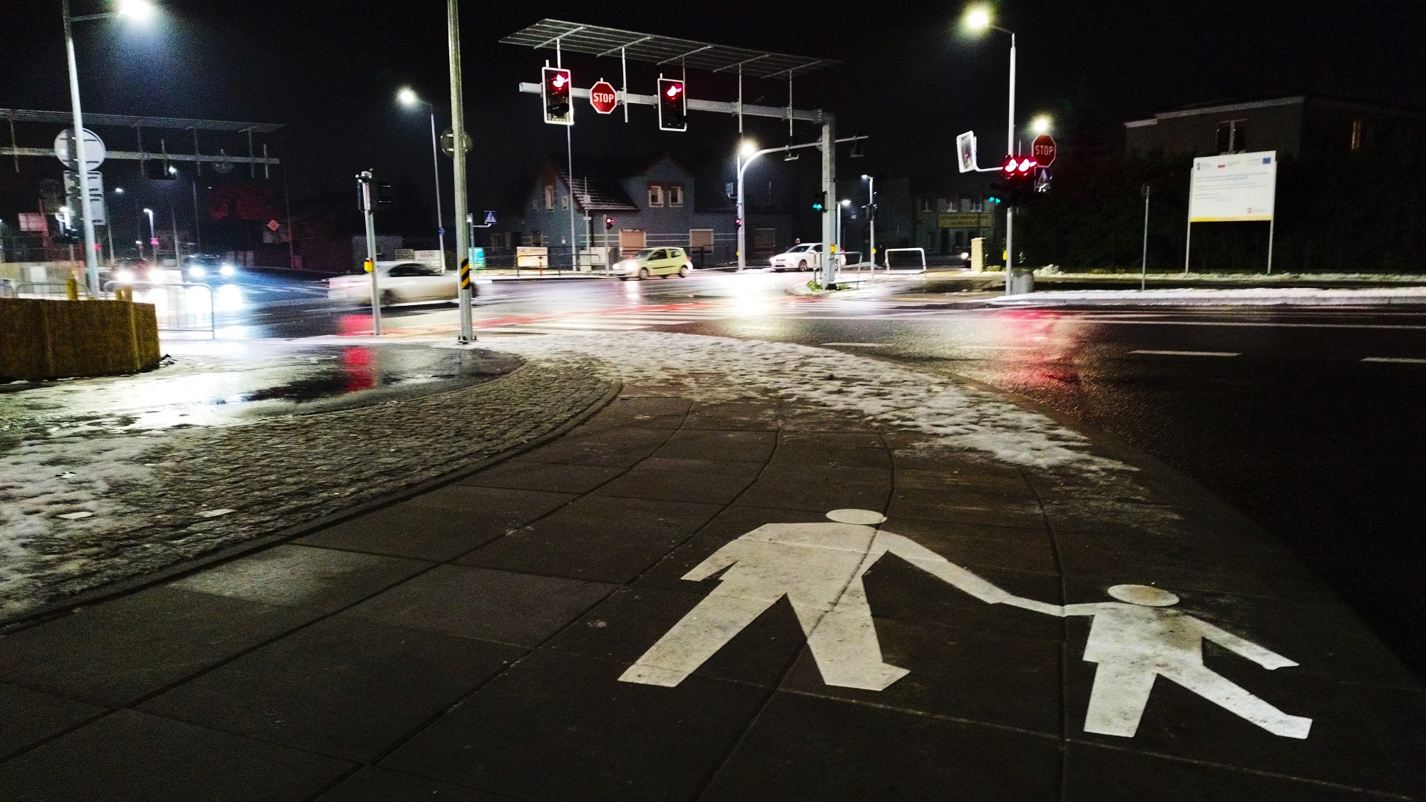 Fotografia przedstawiająca węzeł przesiadkowy przy ul. Grunwaldzkiej na granicy Poznania i miejscowości Plewiska