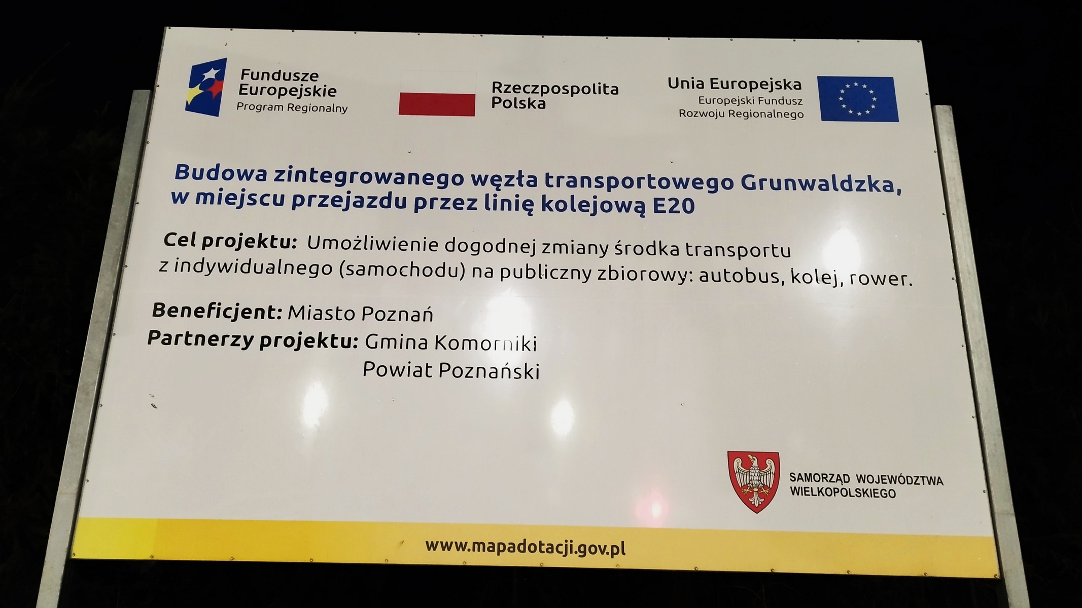 Foto_Grunw_night_17 Fotografia przedstawiająca węzeł przesiadkowy przy ul. Grunwaldzkiej na granicy Poznania i miejscowości Plewiska